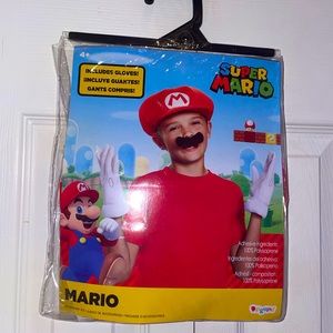 Super Mario gloves & hat (no mustache included)